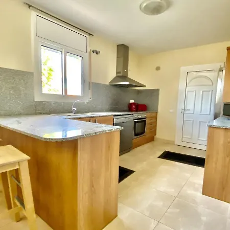 Martina 4 Bedroom With Air Conditioning & Private Swimming Pool Ideal For Families Villa *