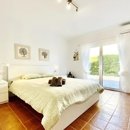 Villa Martina 4 Bedroom With Air Conditioning & Private Swimming Pool Ideal For Families L'Ametlla de Mar