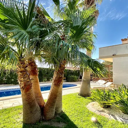 Martina 4 Bedroom With Air Conditioning & Private Swimming Pool Ideal For Families فيلة لاميتّيا ذي مار